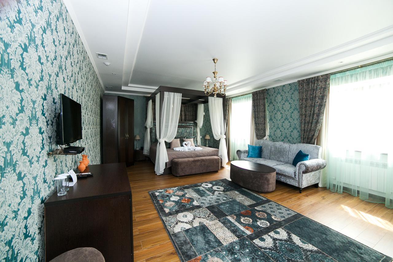 Park Hotel Karagandy Exteriör bild