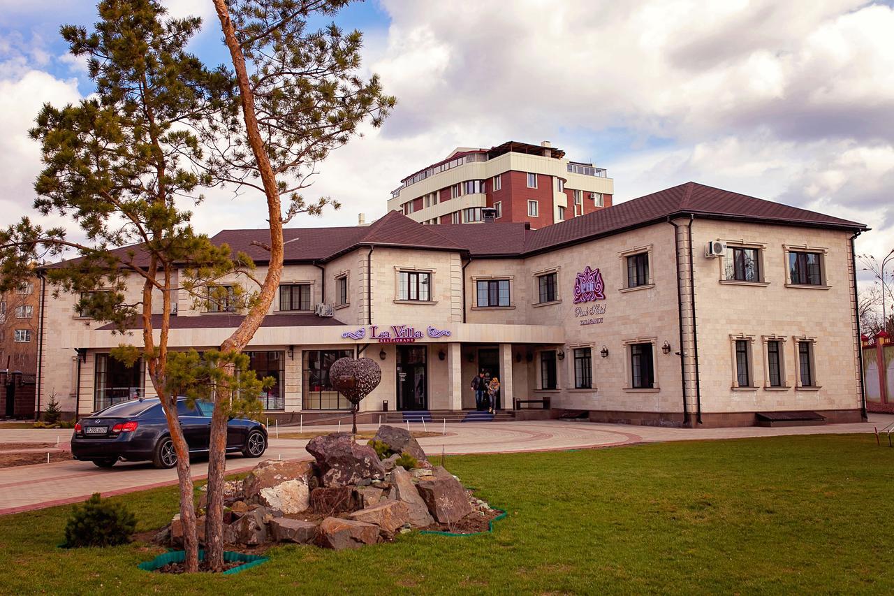 Park Hotel Karagandy Exteriör bild
