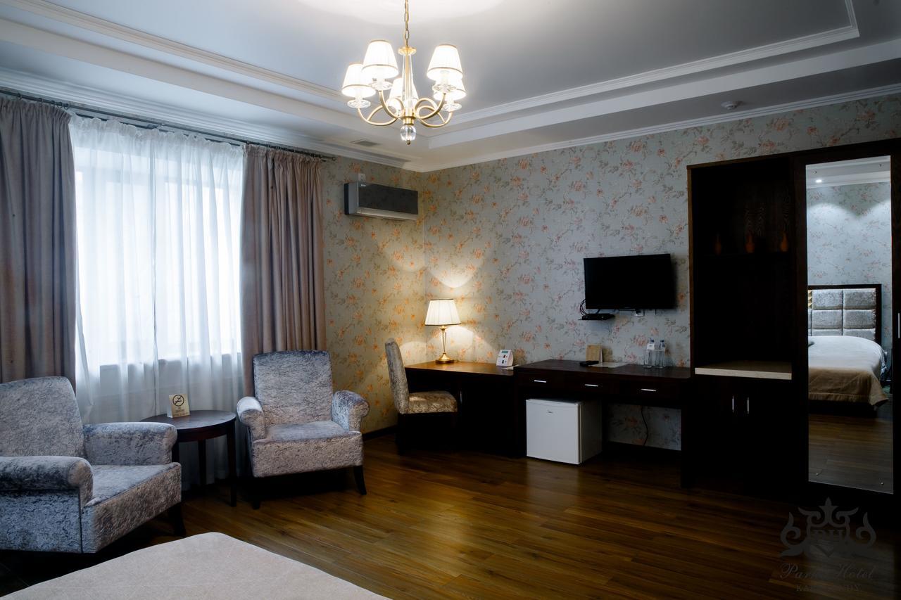 Park Hotel Karagandy Exteriör bild